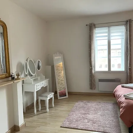Landsted De Charme Avec Dans Le Magnifique Chateau D'esnes